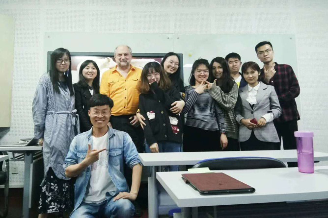 同学们与Justin Dillon教授